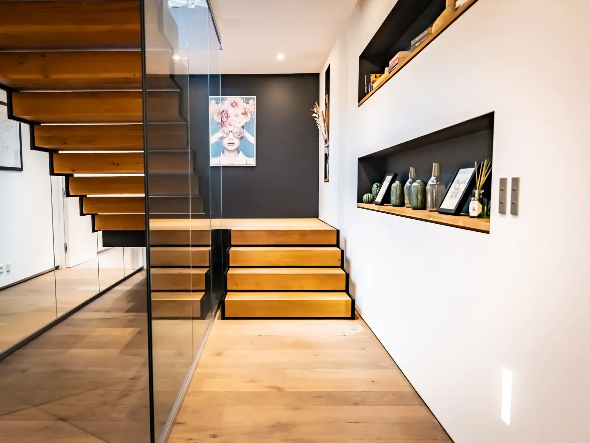 Escalier design avec rampe en bois et métal - Villa Azaitu