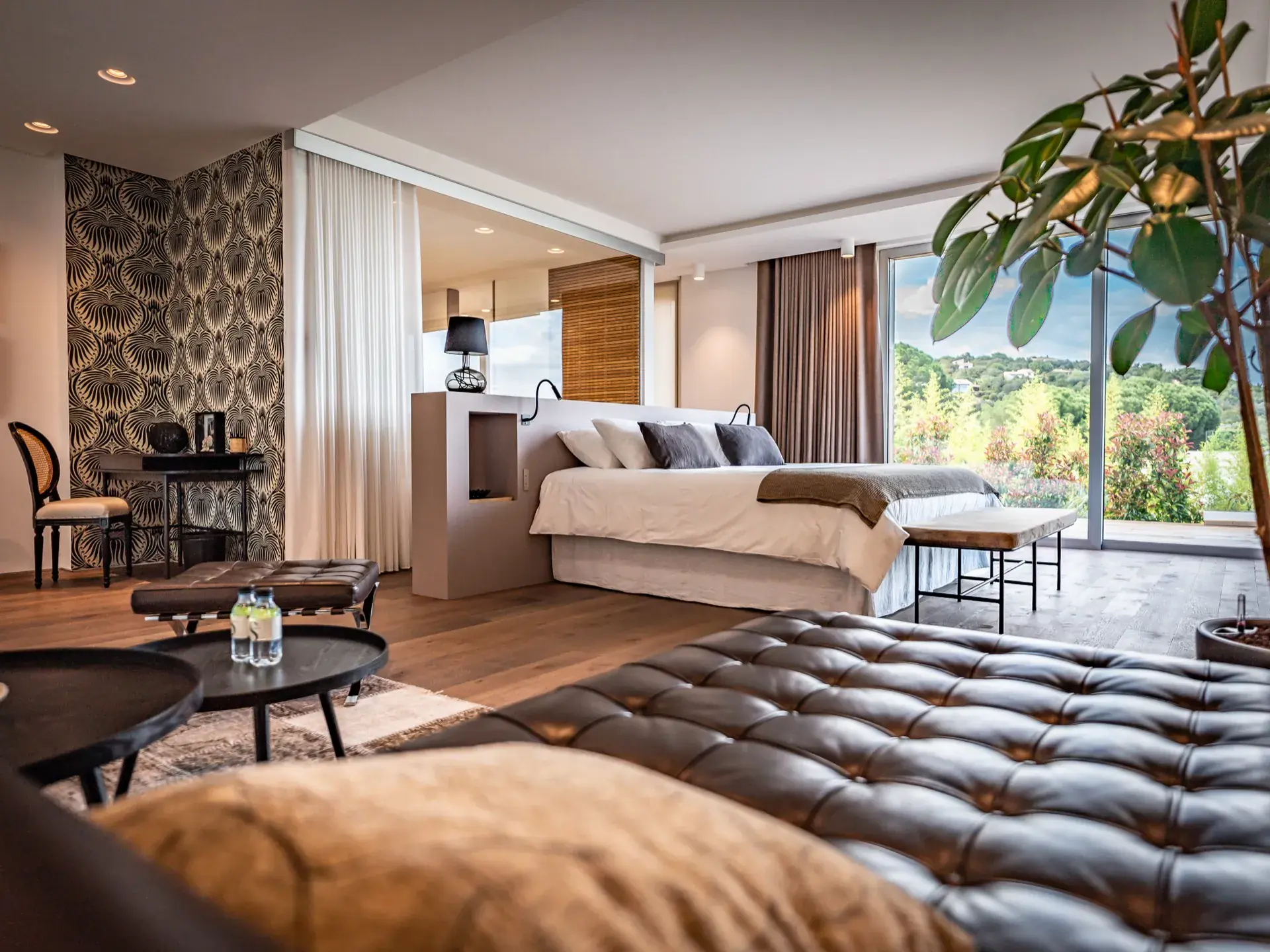 Suite master 85m² avec lit king-size et vue mer - Villa Azaitu